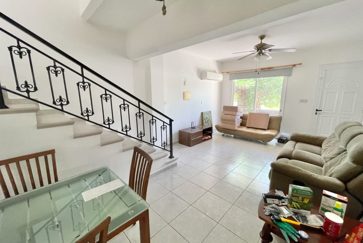 2-Bedroom House with a Communal Swimming Pool near the Coral Bay Coast