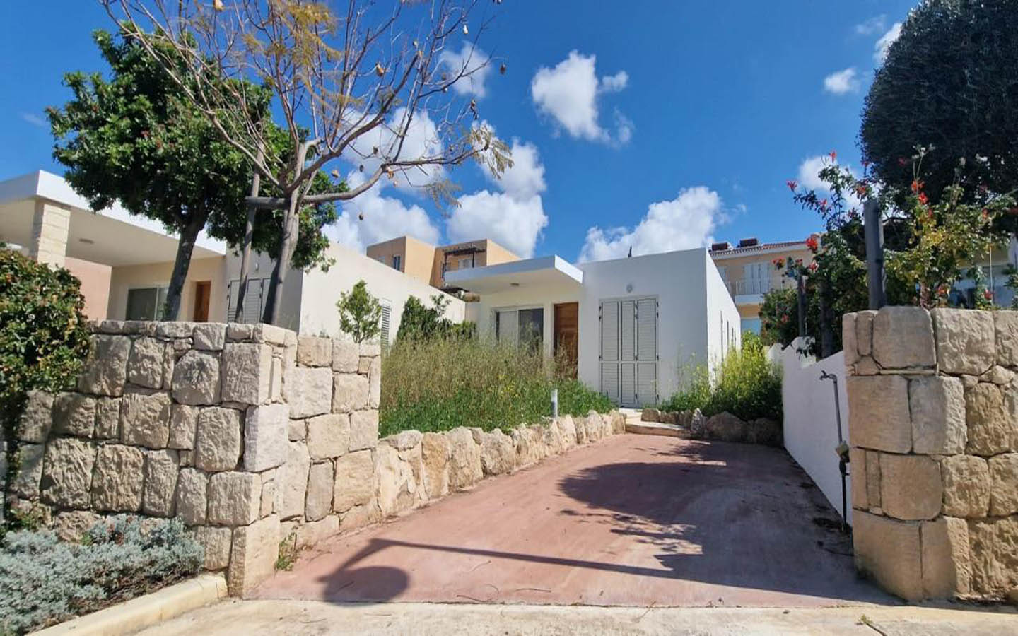 key-ready-modern-bungalow-for-sale-paphos-cyprus7 Modern 2-Bedroom Bungalow with safe, well-organized environment