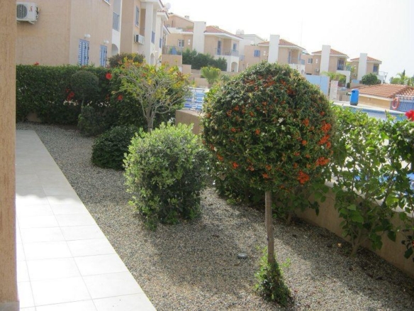 Ready-furnished 3-bedroom apartment with a balcony and sea view