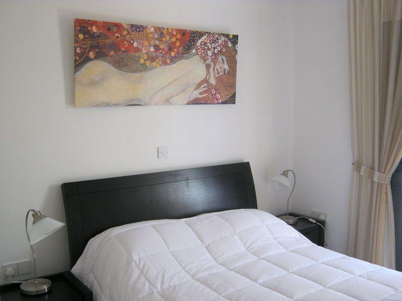 Ready-furnished 3-bedroom apartment with a balcony and sea view
