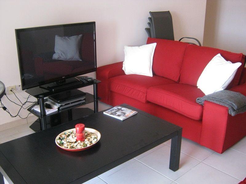 Ready-furnished 3-bedroom apartment with a balcony and sea view