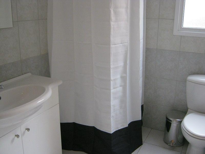 Ready-furnished 3-bedroom apartment with a balcony and sea view