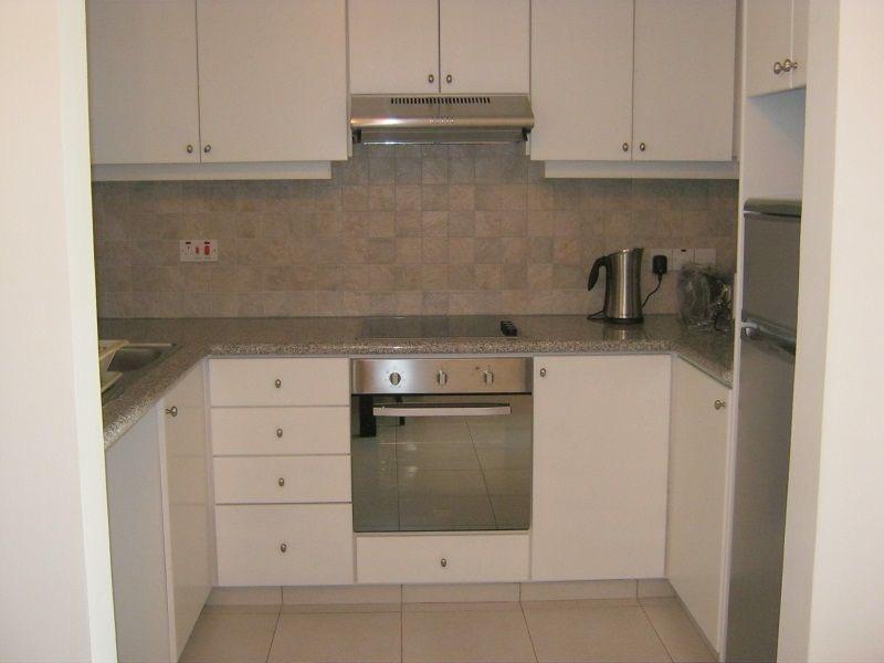 Ready-furnished 3-bedroom apartment with a balcony and sea view
