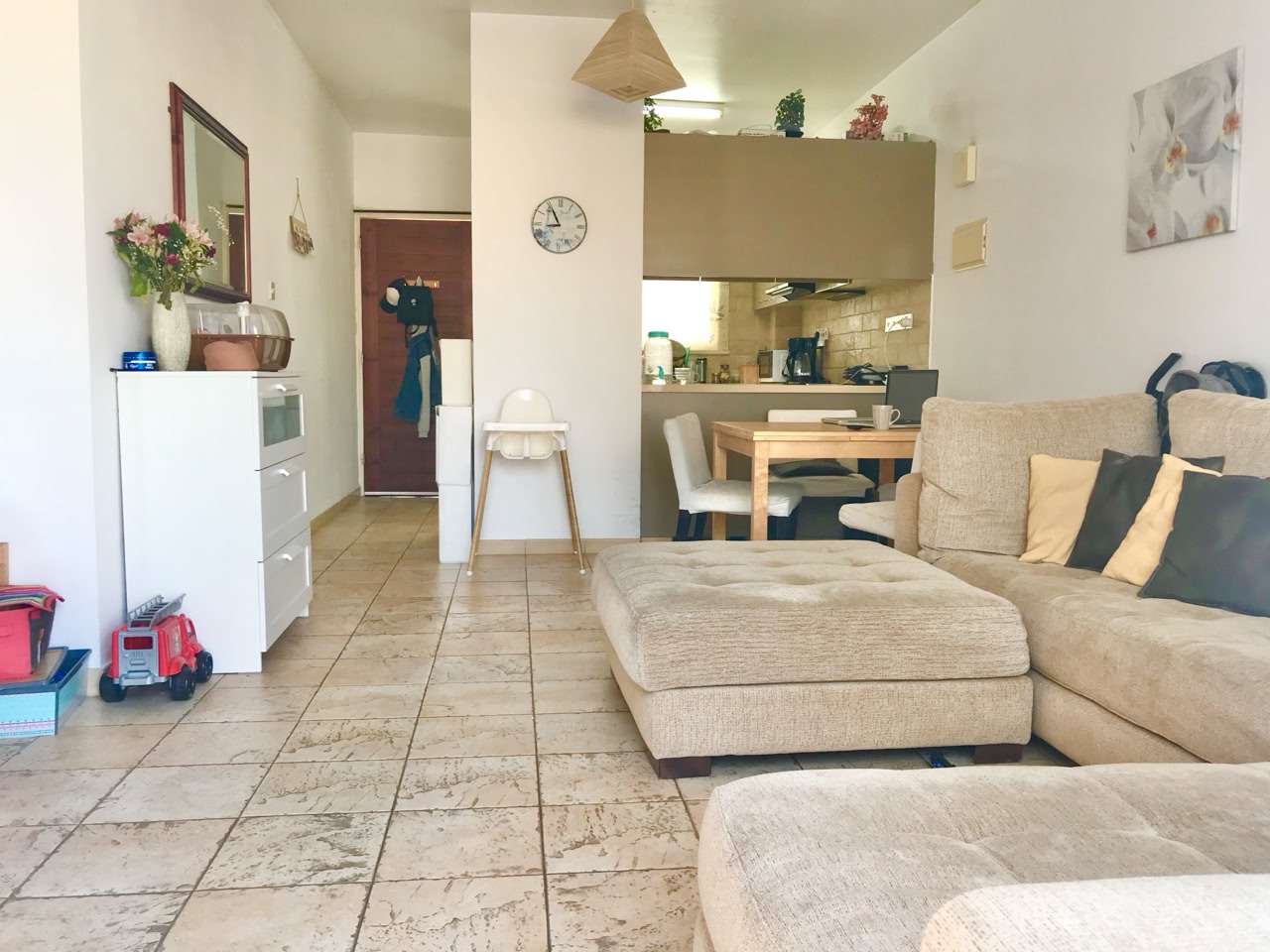 key-ready-top-floor-apartment-for-sale-paphos-universal-cyprus2 Large 1-bedroom upper apartment in Universal tourist area