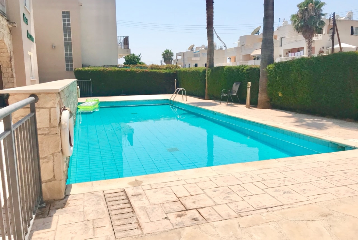 Large 1-bedroom upper apartment in Universal tourist area