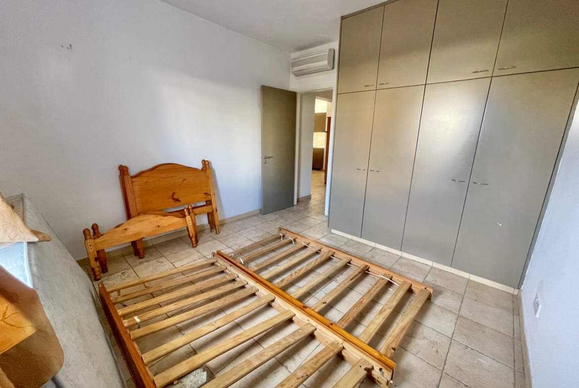 Large 1-bedroom upper apartment in Universal tourist area