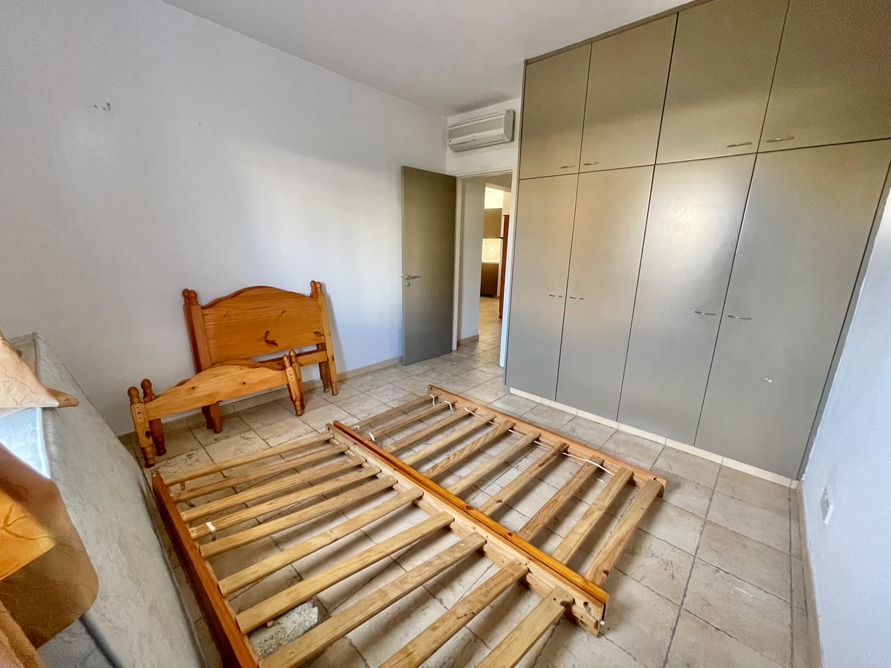 key-ready-top-floor-apartment-for-sale-paphos-universal-cyprus6 Large 1-bedroom upper apartment in Universal tourist area