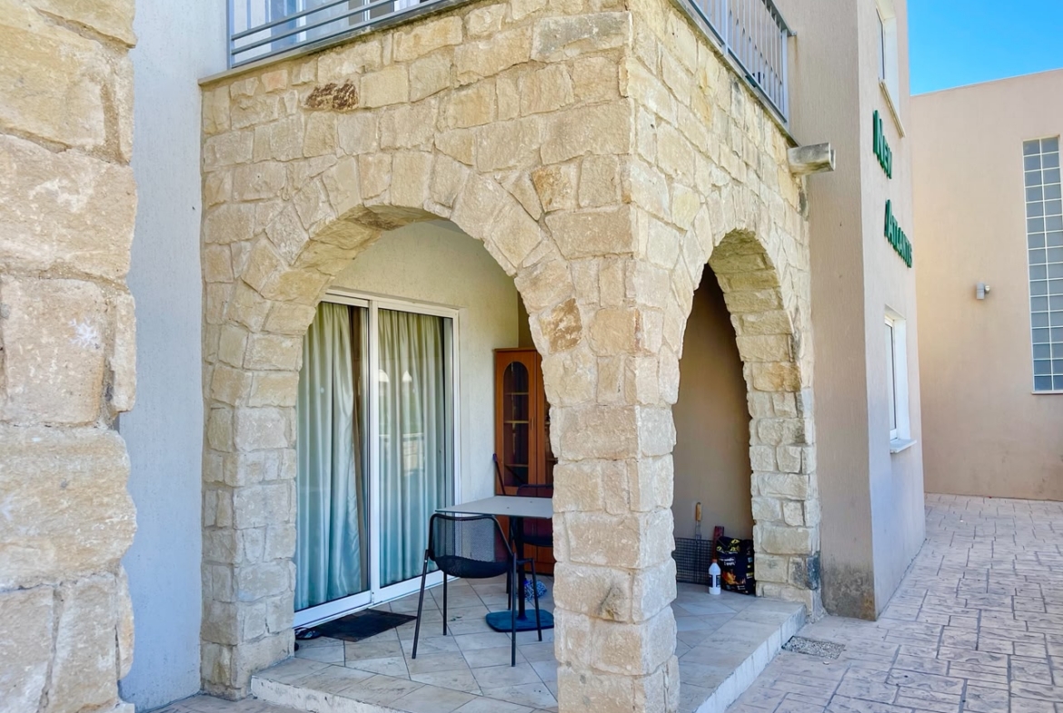 Large 1-bedroom upper apartment in Universal tourist area