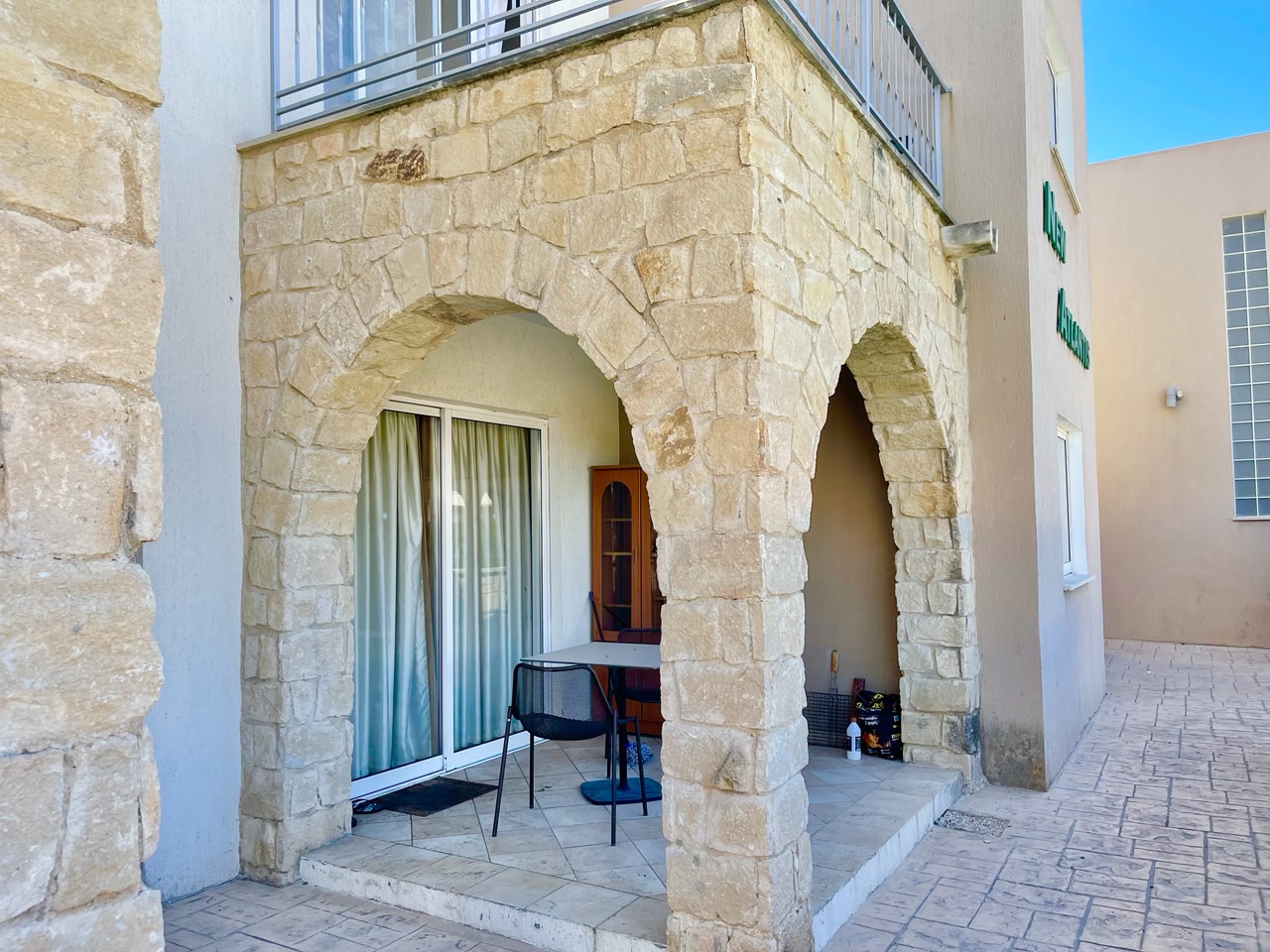 key-ready-top-floor-apartment-for-sale-paphos-universal-cyprus8 Large 1-bedroom upper apartment in Universal tourist area