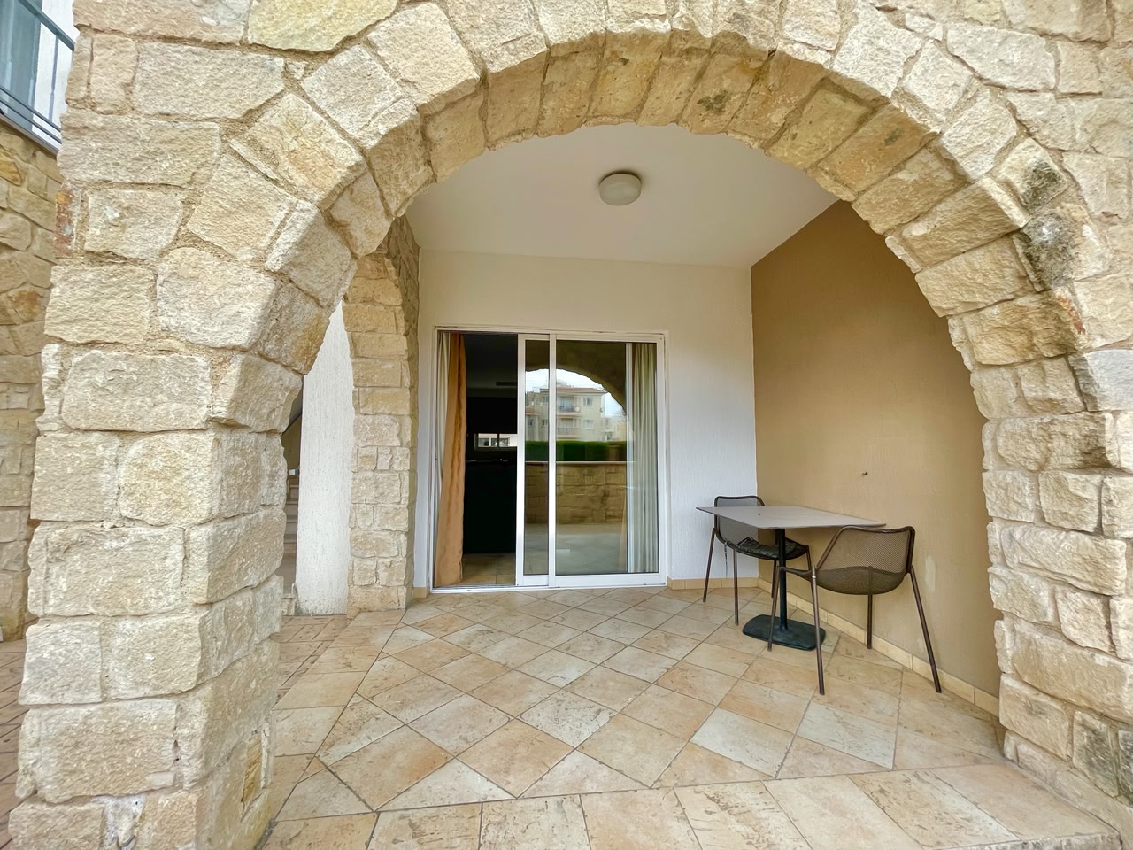 key-ready-top-floor-apartment-for-sale-paphos-universal-cyprus9 Large 1-bedroom upper apartment in Universal tourist area