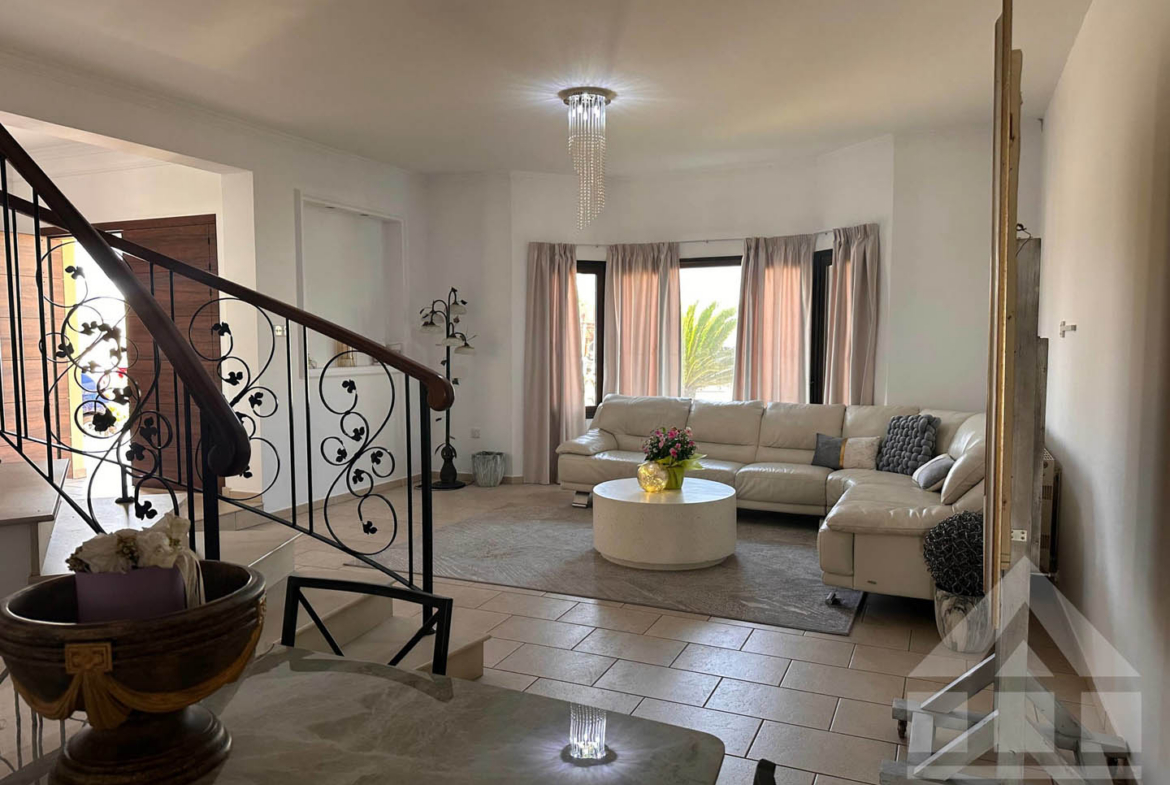 3-Bedroom Villa with Festive Accents