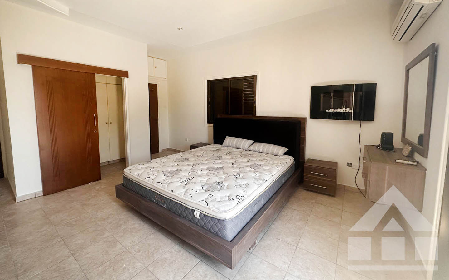 Detached 3-Bedroom House — a Practical and Pleasant Option