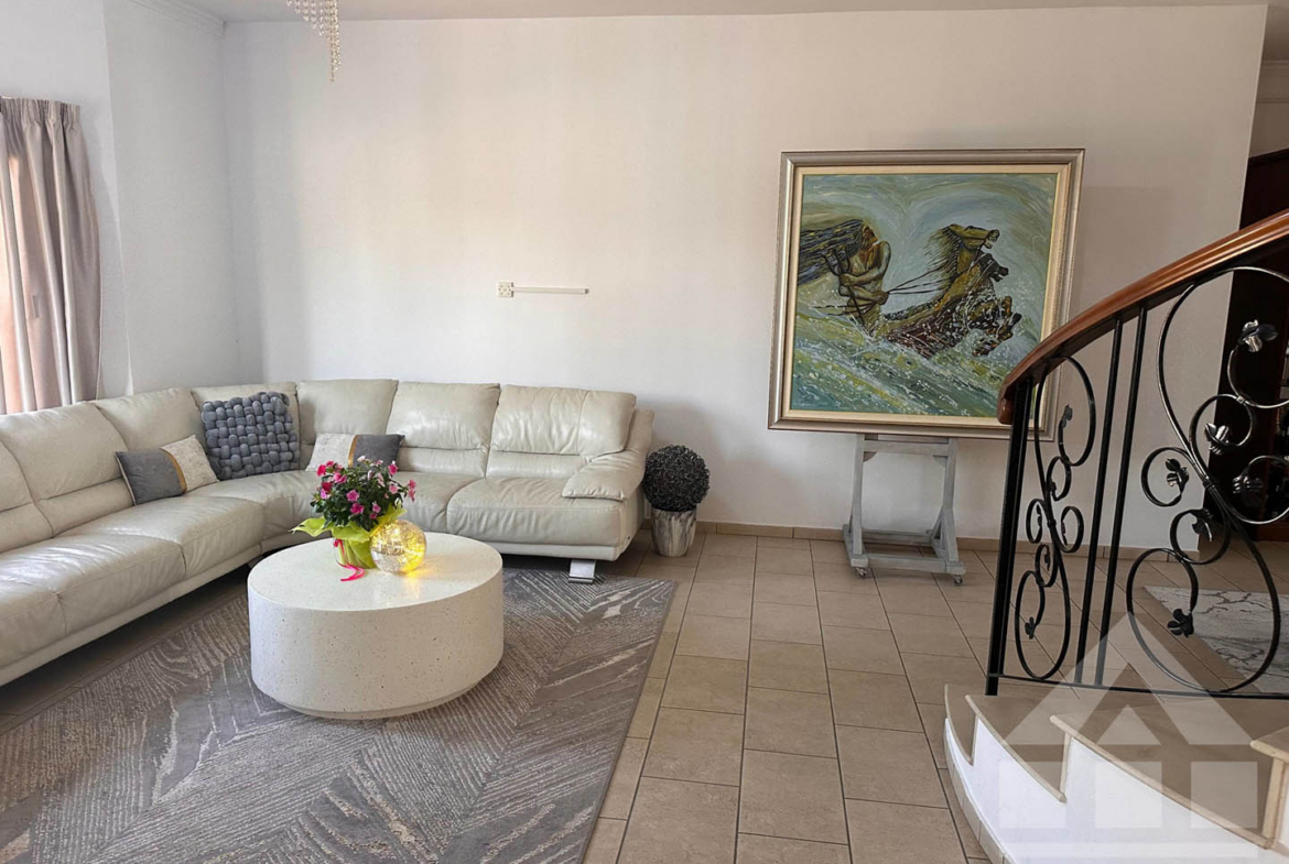 3-Bedroom Villa with Festive Accents