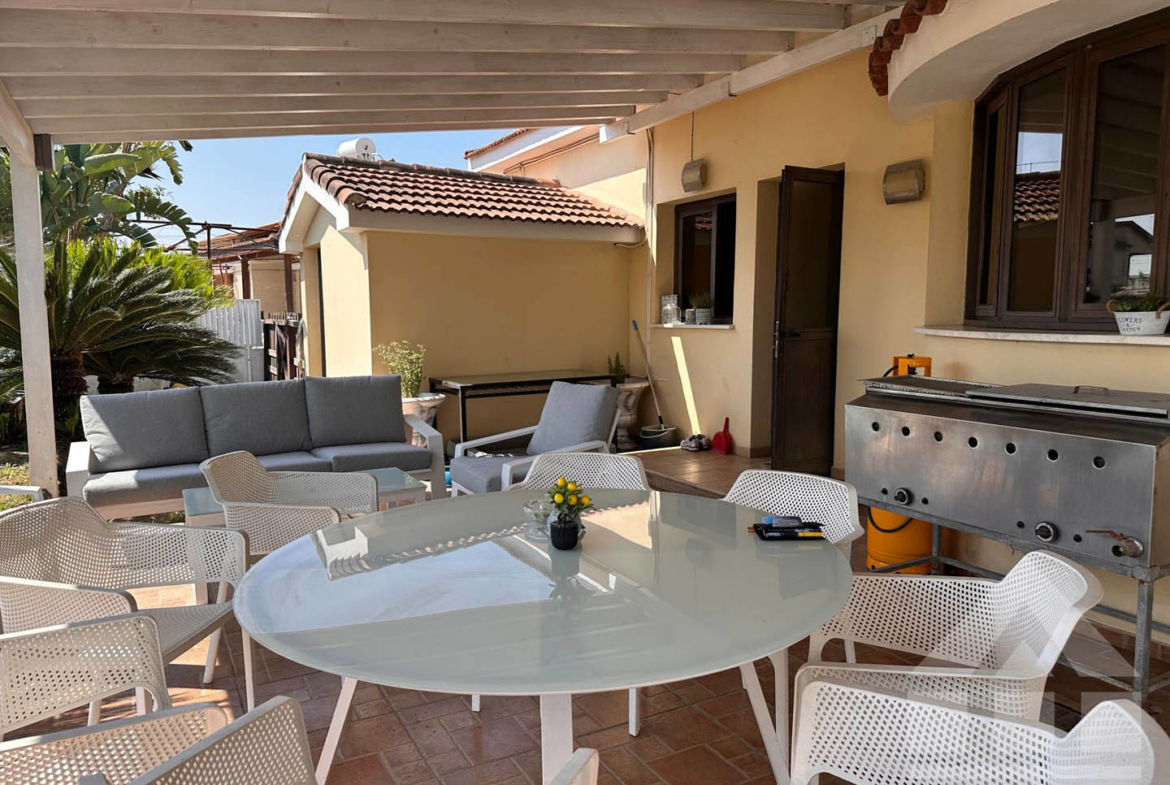 3-Bedroom Villa with Festive Accents