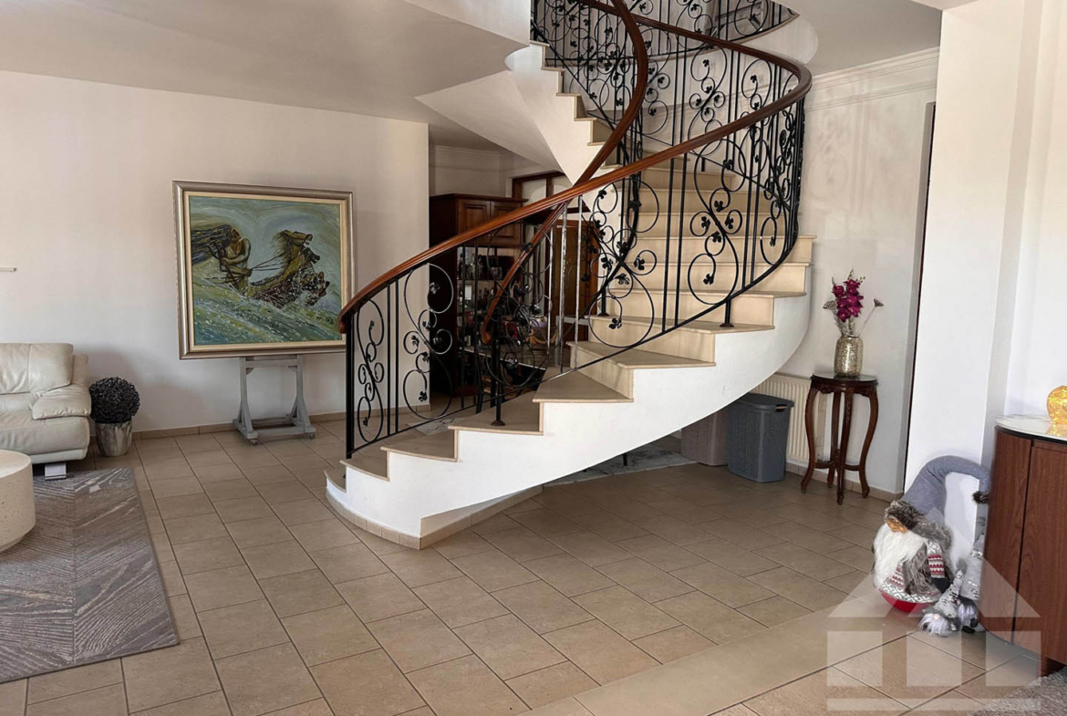 3-Bedroom Villa with Festive Accents