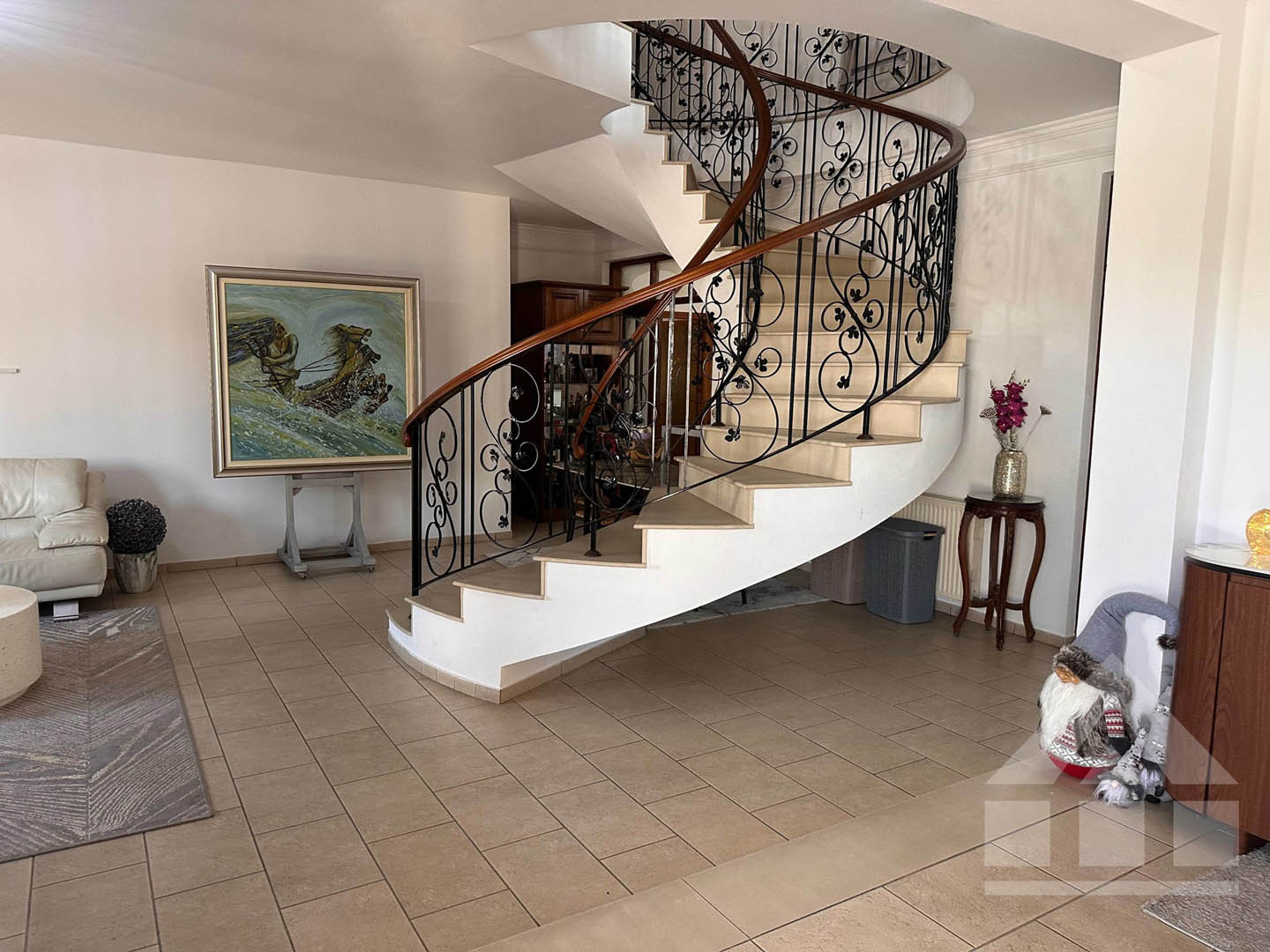 3-Bedroom Villa with Festive Accents