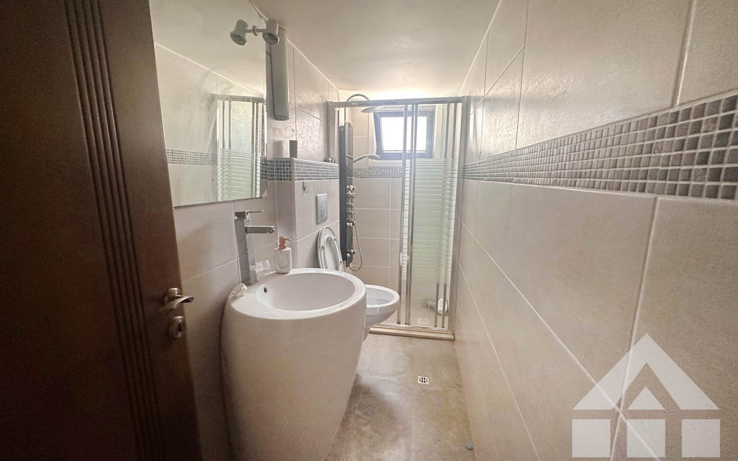 Detached 3-Bedroom House — a Practical and Pleasant Option