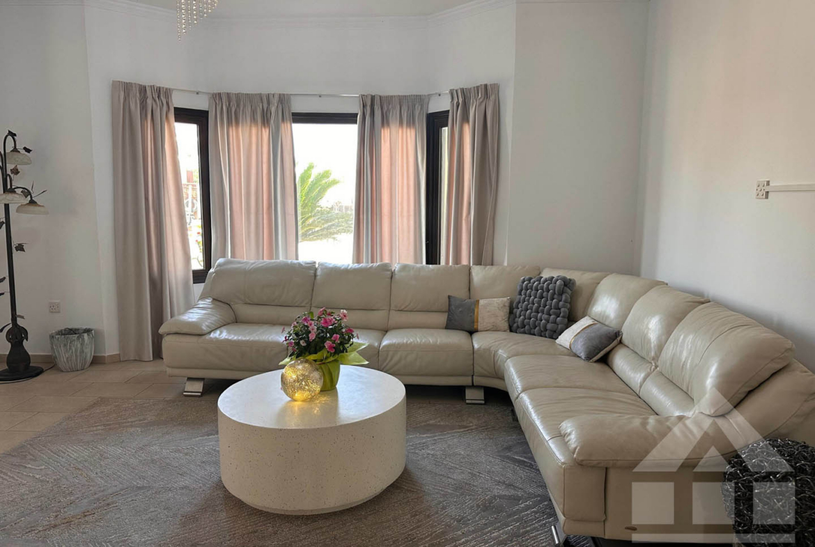 3-Bedroom Villa with Festive Accents
