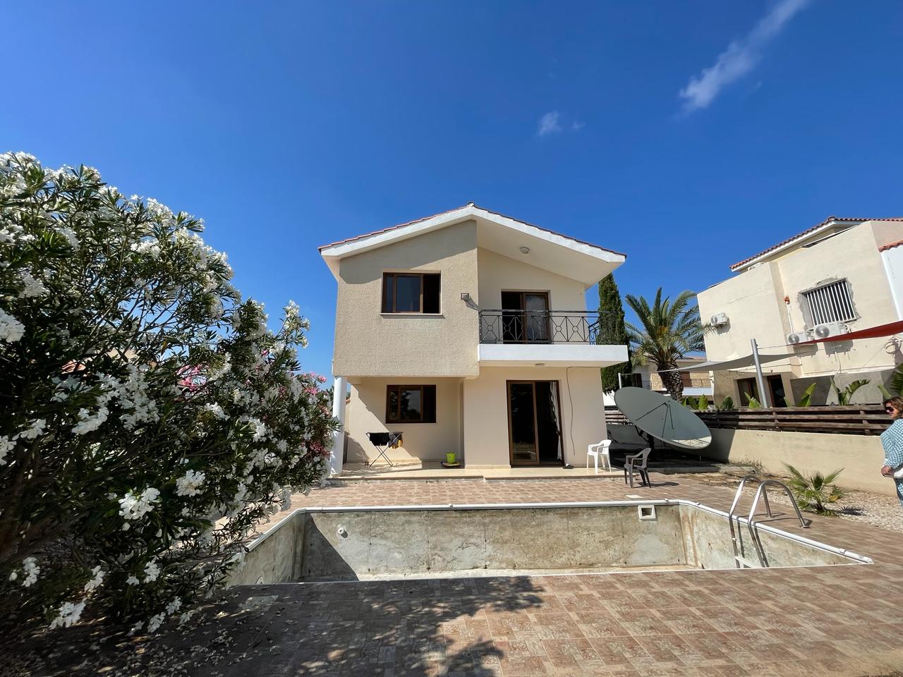 key-ready-villa-property-for-sale-paphos-cyprus2 2-Bedroom Villa with a Private Pool and the Possibility to Create a 3rd Bedroom
