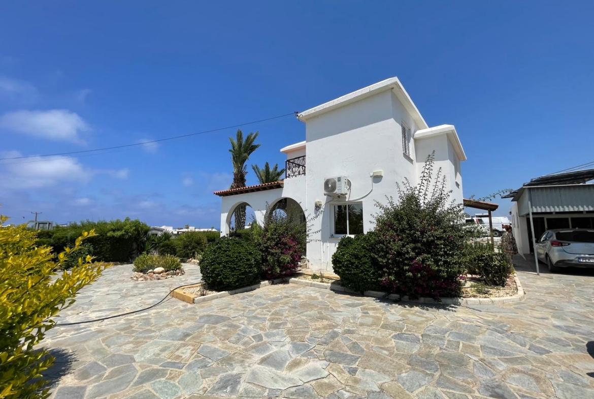 4-Bedroom Villa with a Large Plot and Sea Views