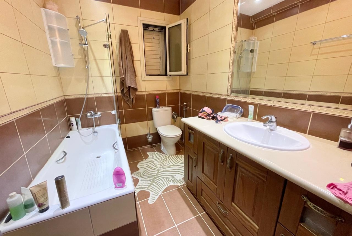 Sea view 6-Room Villa – unusual, solid, beautifully organized
