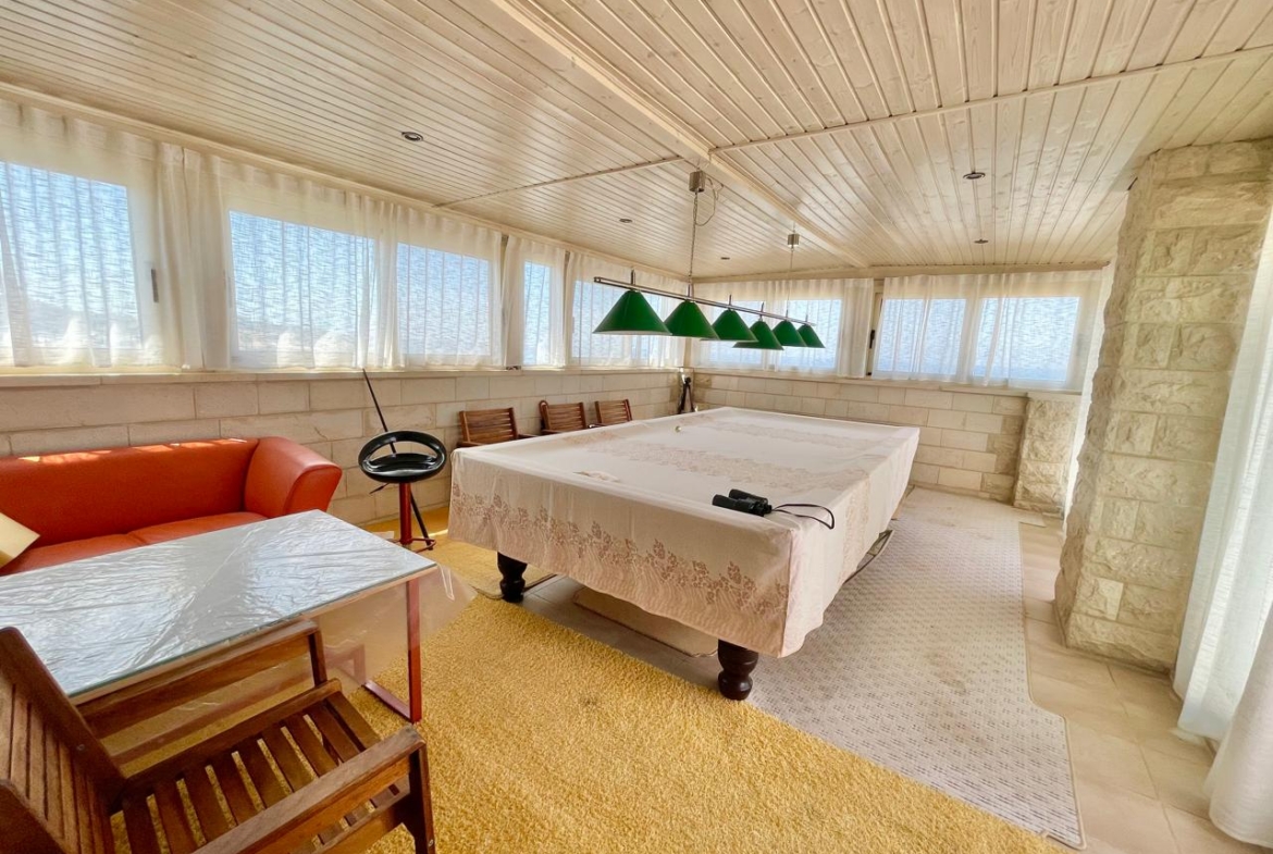 Sea view 6-Room Villa – unusual, solid, beautifully organized