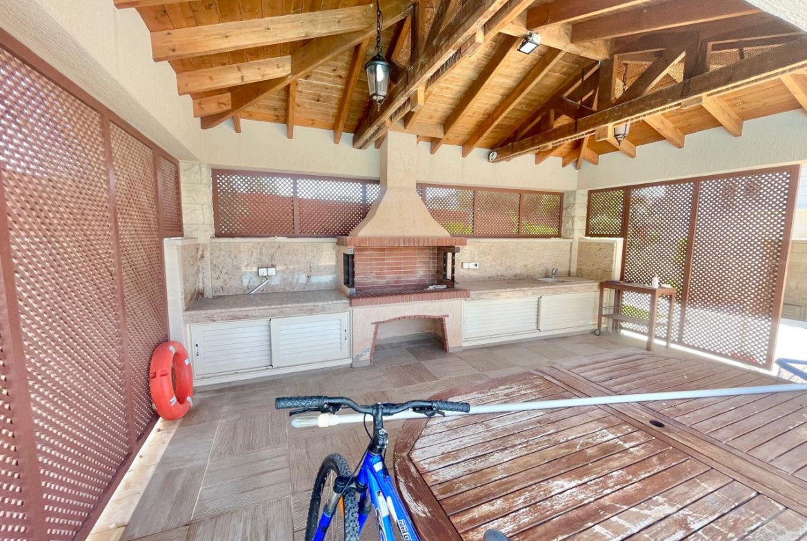 Sea view 6-Room Villa – unusual, solid, beautifully organized
