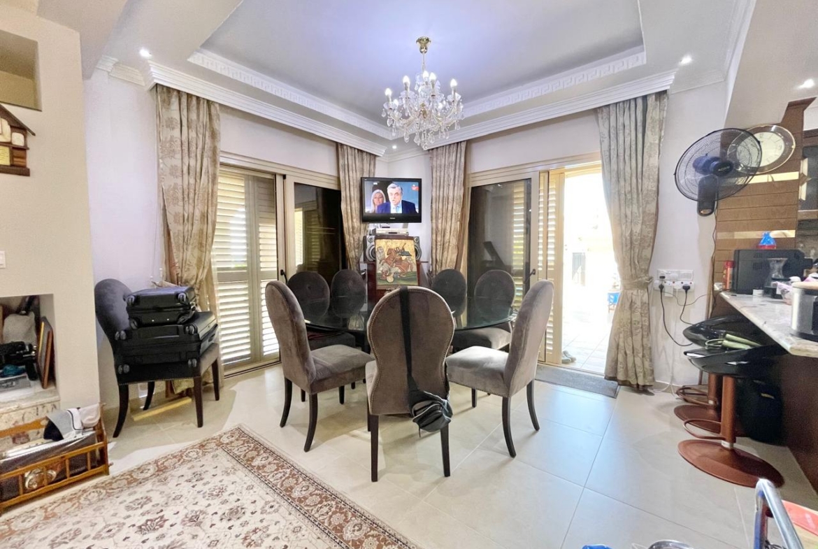 Sea view 6-Room Villa – unusual, solid, beautifully organized