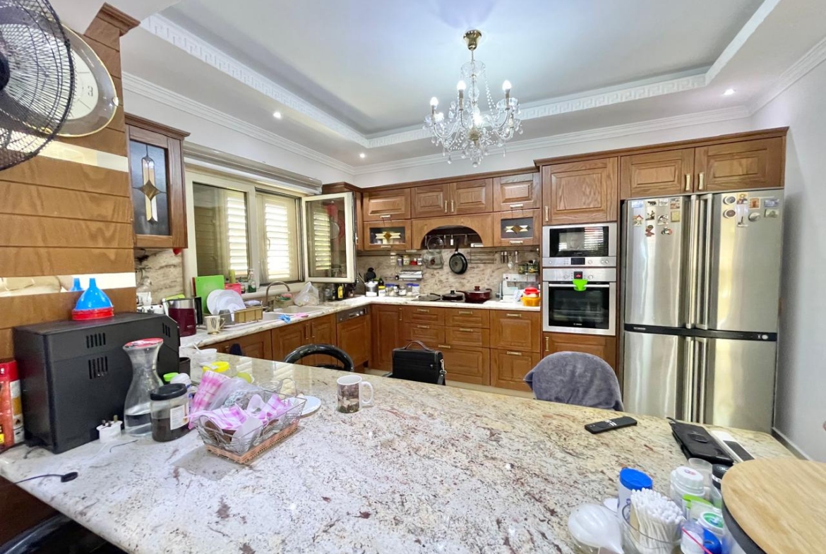 Sea view 6-Room Villa – unusual, solid, beautifully organized