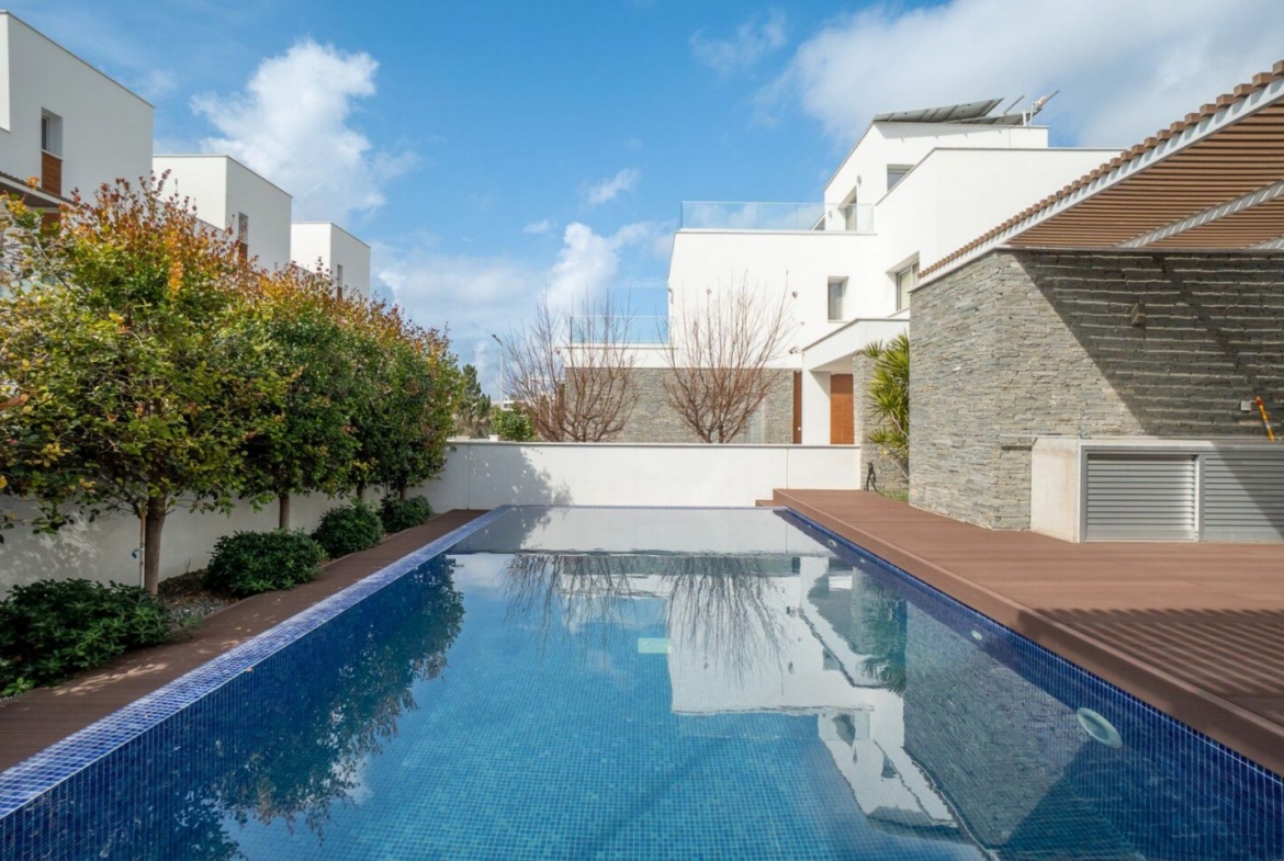 Luxury 6-Bedroom Beach Front Villa with Sea View Panorama