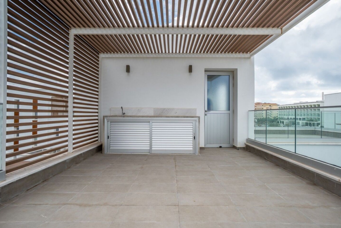 Luxury 6-Bedroom Beach Front Villa with Sea View Panorama