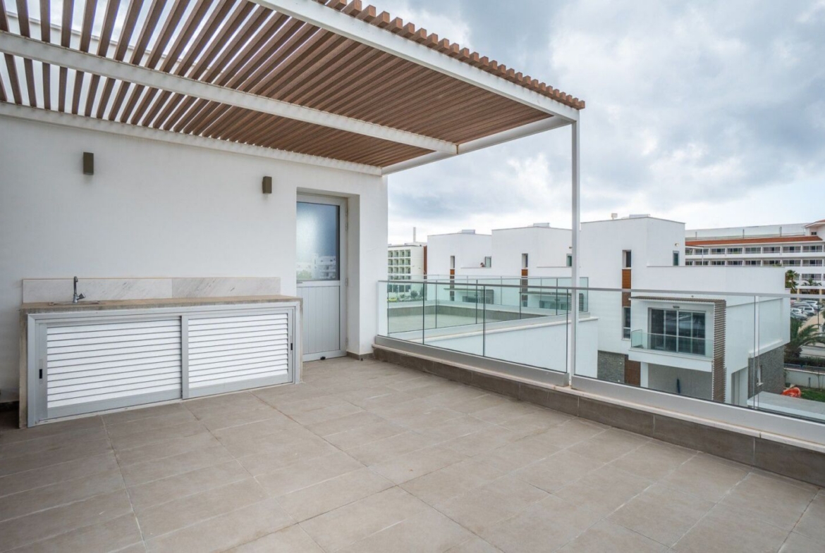 Luxury 6-Bedroom Beach Front Villa with Sea View Panorama