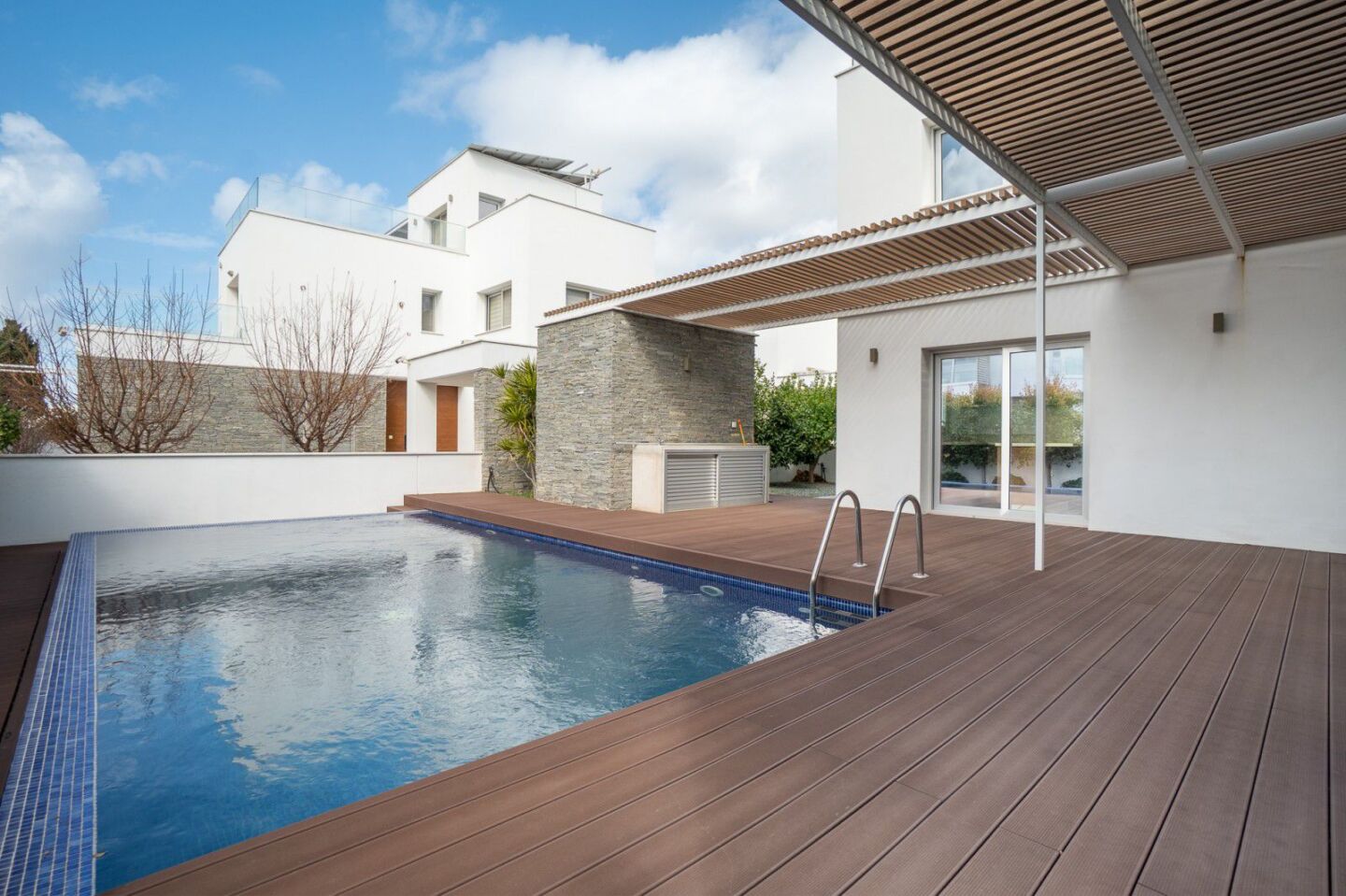 Luxury 6-Bedroom Beach Front Villa with Sea View Panorama