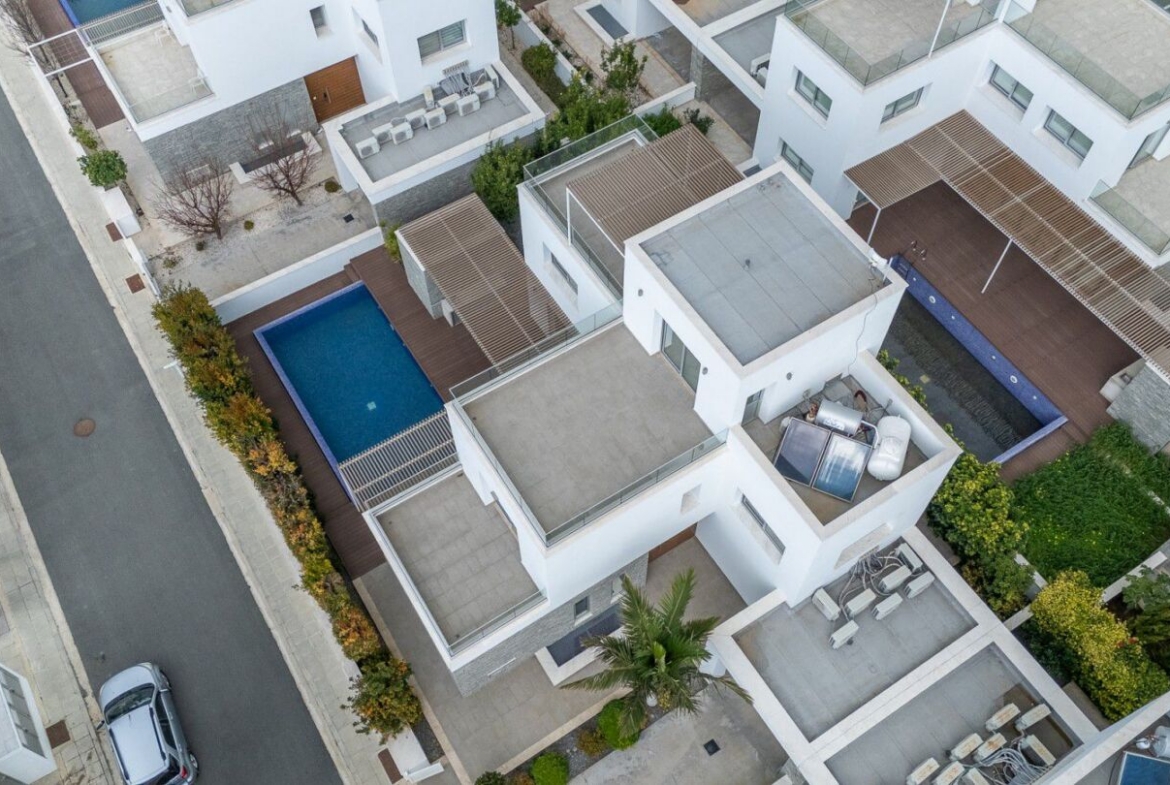 Luxury 6-Bedroom Beach Front Villa with Sea View Panorama