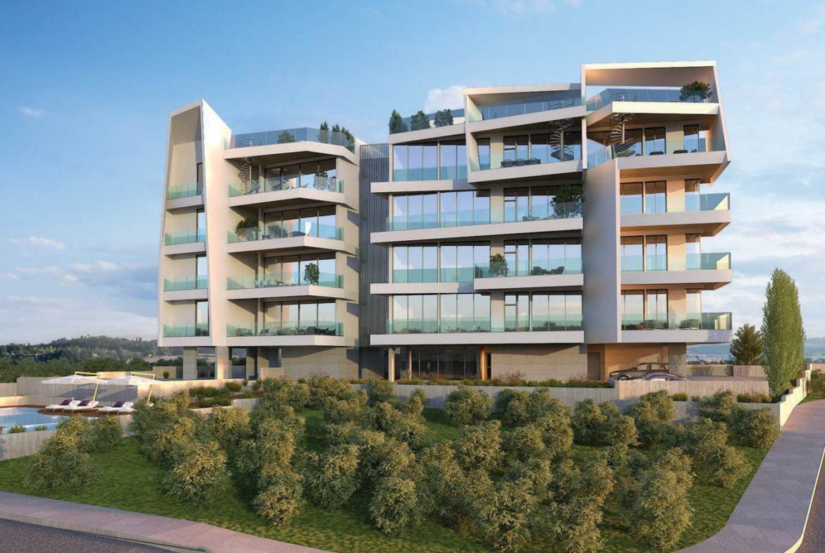 Spacious 3-bedroom apartment with roof terrace in Limassol