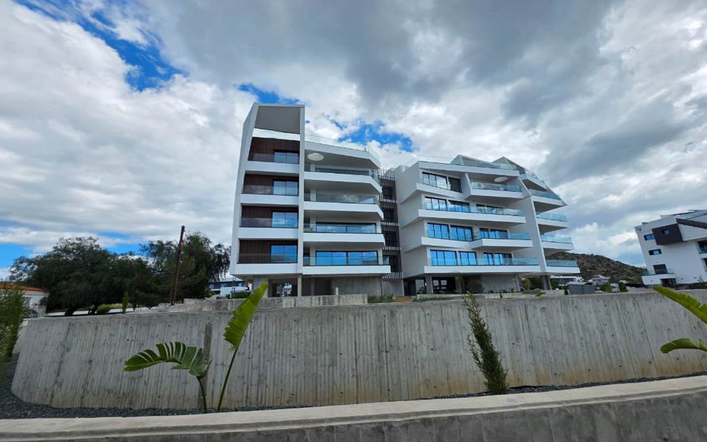 new-apartment-for-sale-in germassogia-limassol26 Spacious 3-bedroom apartment with roof terrace in Limassol