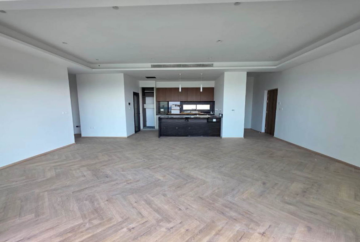 Spacious 3-bedroom apartment with roof terrace in Limassol
