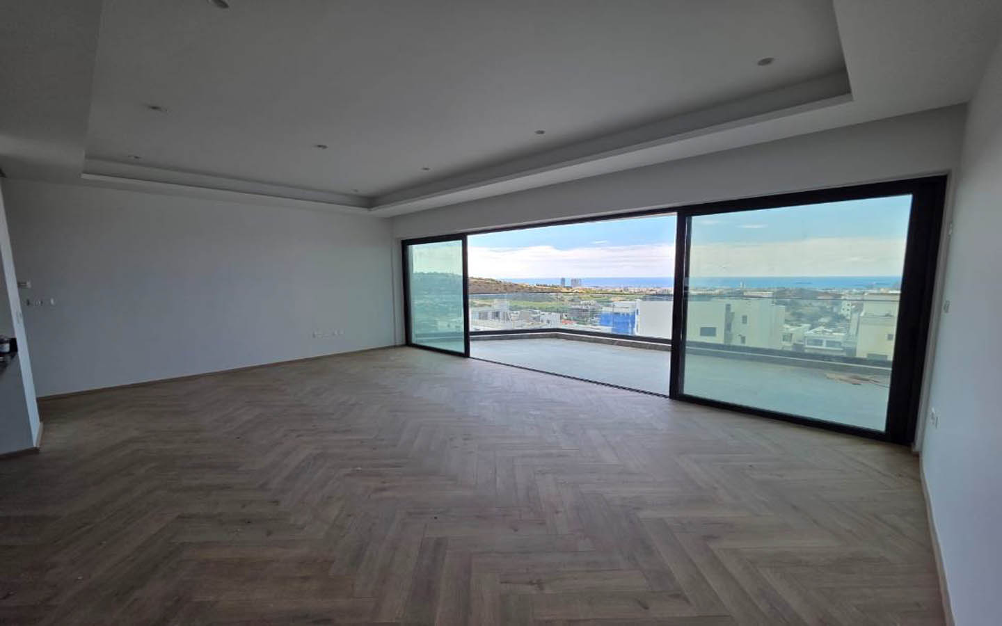 new-apartment-for-sale-in germassogia-limassol29 Spacious 3-bedroom apartment with roof terrace in Limassol