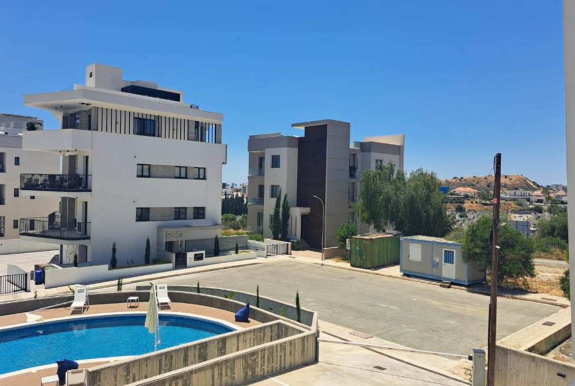 Spacious 3-bedroom apartment with roof terrace in Limassol