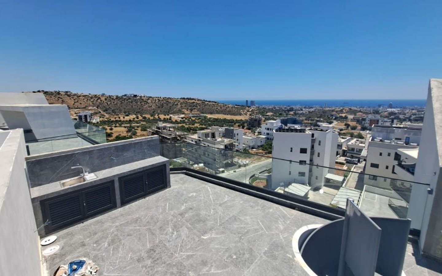 new-apartment-for-sale-in germassogia-limassol34 Spacious 3-bedroom apartment with roof terrace in Limassol