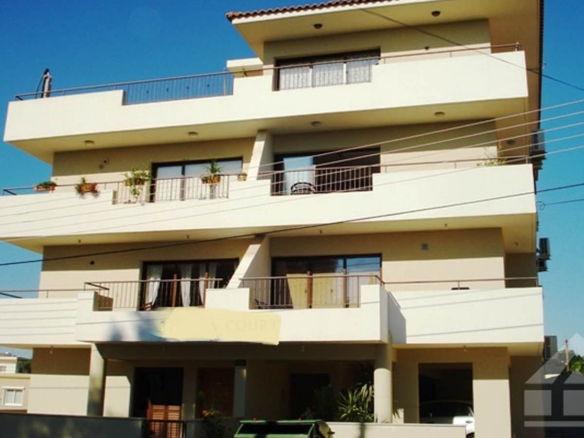 3-Bedroom Apartment Opposite a Green Area