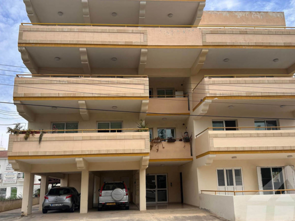3-Bedroom Apartment with a Spacious Balcony and Views of Green Surroundings