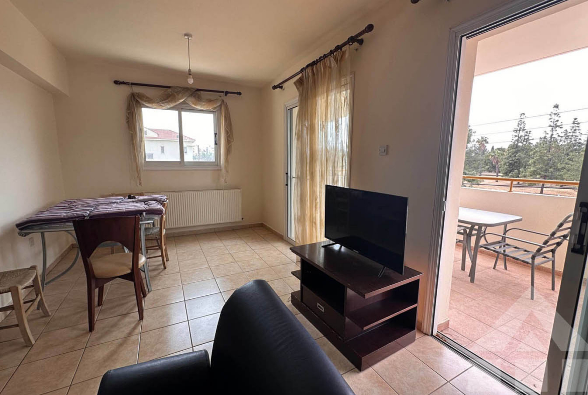 3-Bedroom Apartment with a Spacious Balcony and Views of Green Surroundings