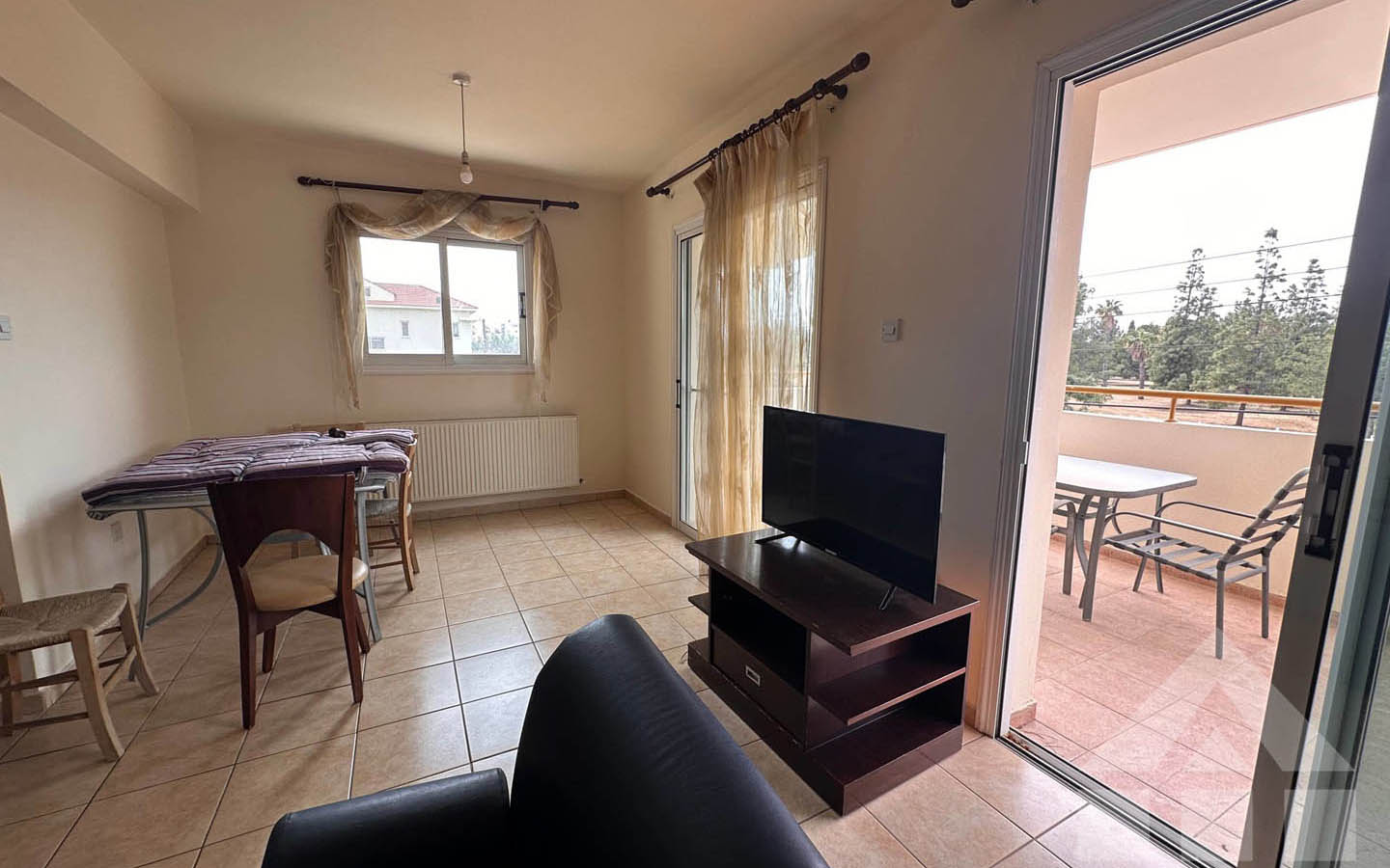 nice-apartment-for-sale-larnaca-cyprus2 3-Bedroom Apartment with a Spacious Balcony and Views of Green Surroundings