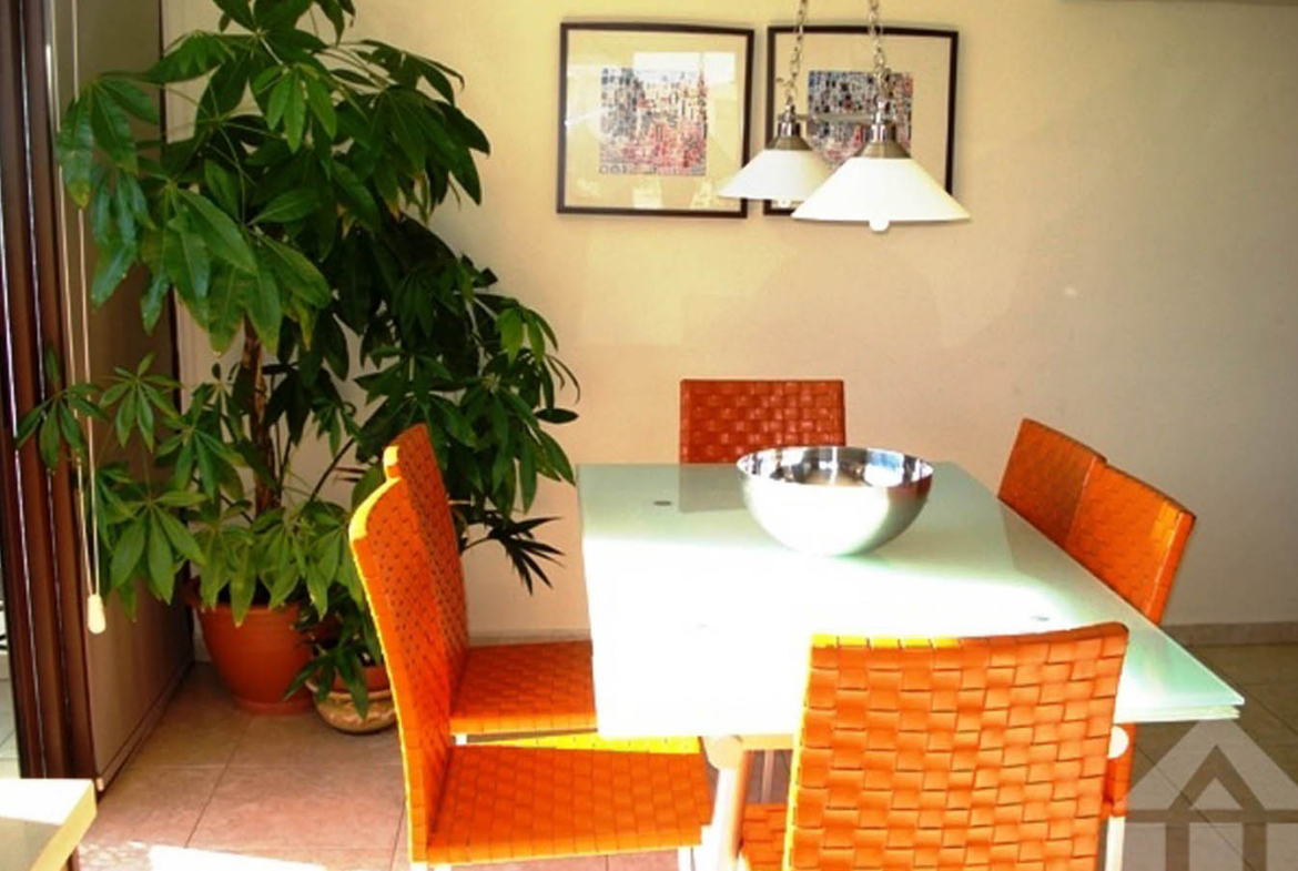 3-Bedroom Apartment Opposite a Green Area