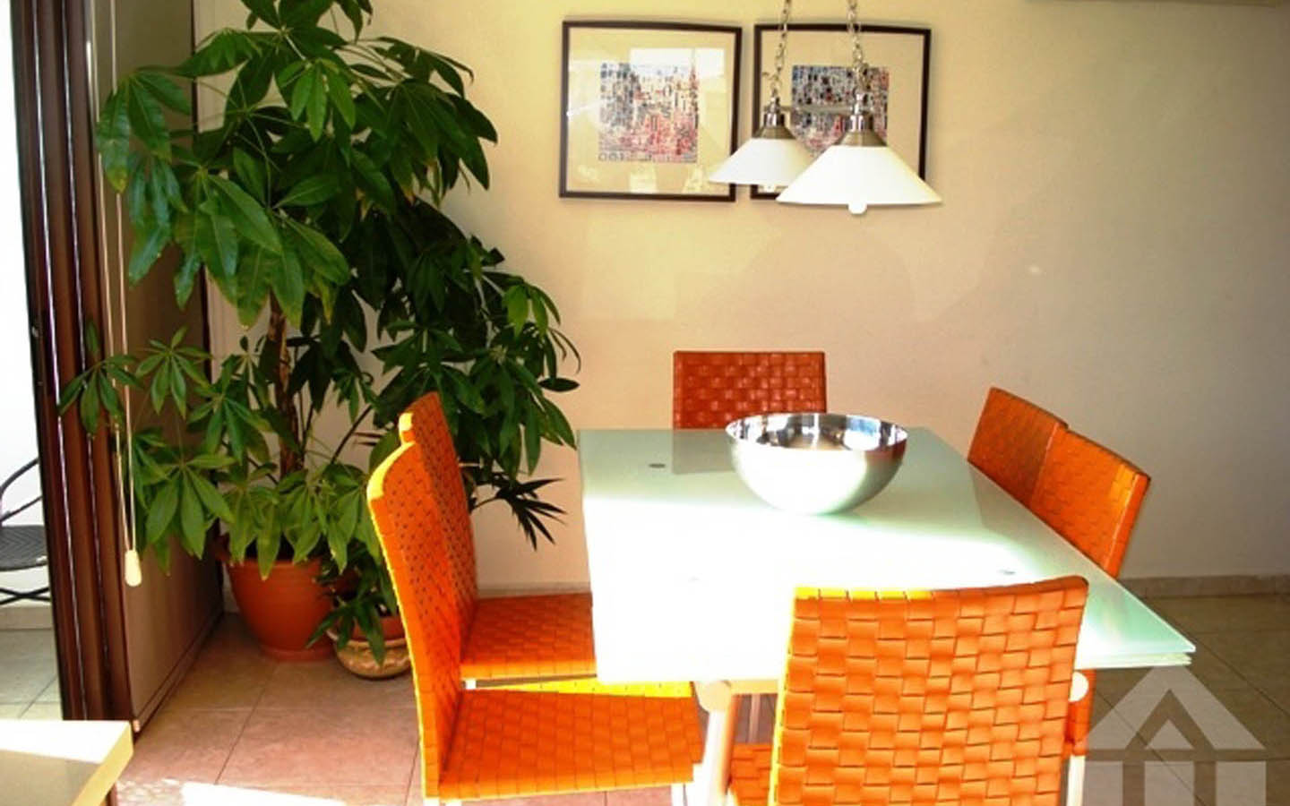 3-Bedroom Apartment Opposite a Green Area