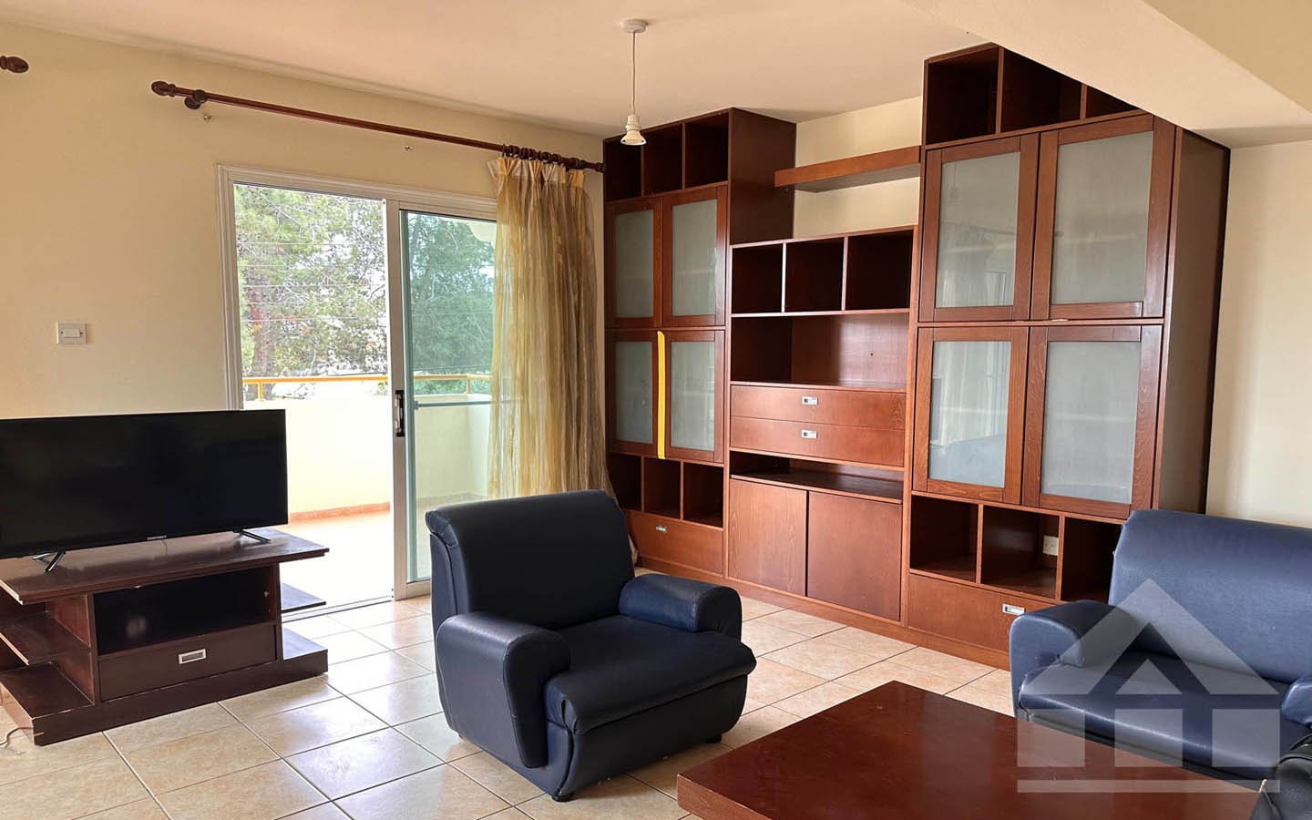 nice-apartment-for-sale-larnaca-cyprus3 3-Bedroom Apartment with a Spacious Balcony and Views of Green Surroundings