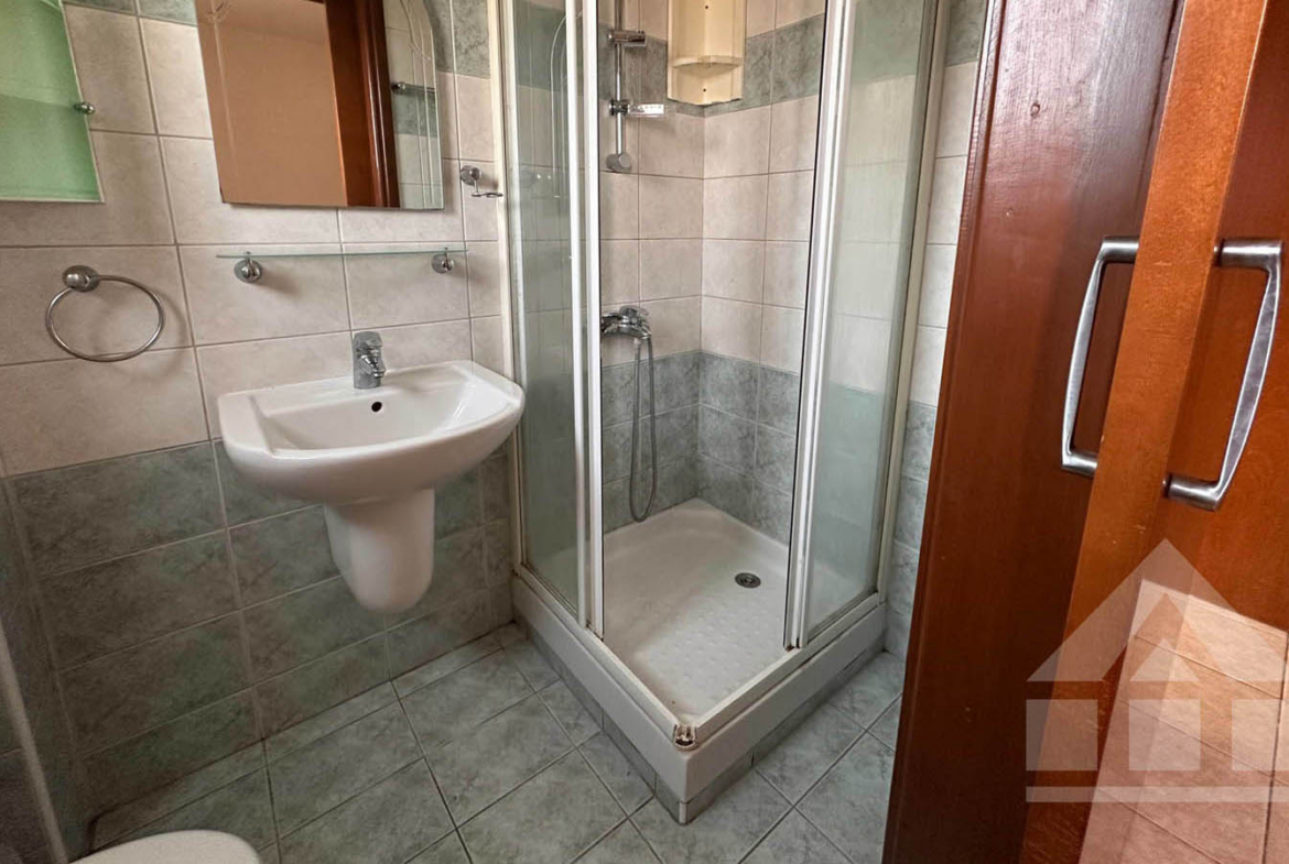3-Bedroom Apartment with a Spacious Balcony and Views of Green Surroundings