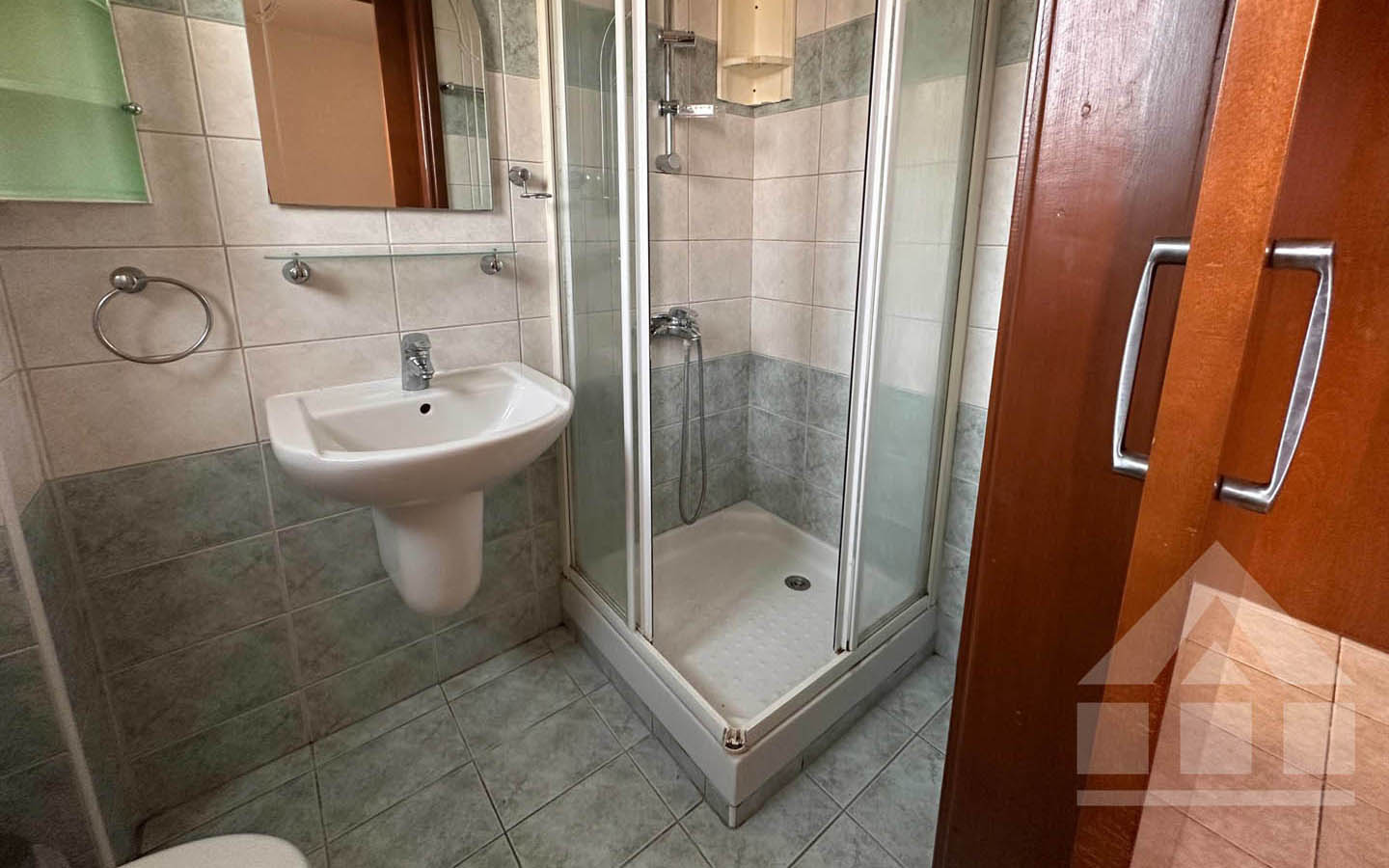 nice-apartment-for-sale-larnaca-cyprus6 3-Bedroom Apartment with a Spacious Balcony and Views of Green Surroundings