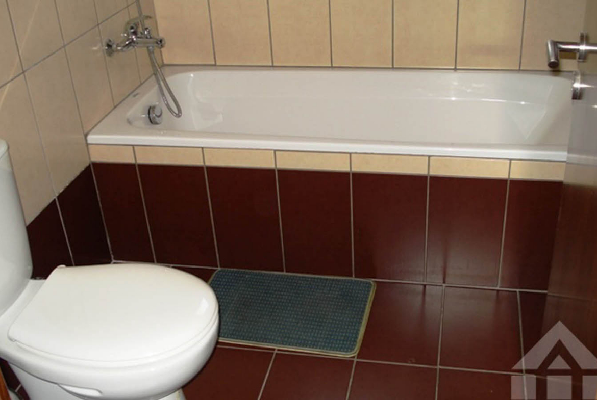 3-Bedroom Apartment Opposite a Green Area